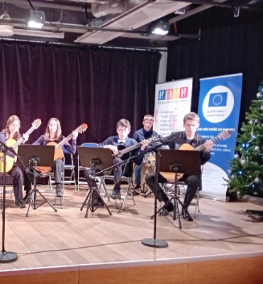 Adventní kytary v Knihovně města Hradce Králové