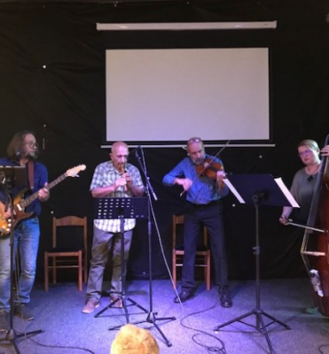 Koncert a vernisáž akademiků v Pavijan pubu